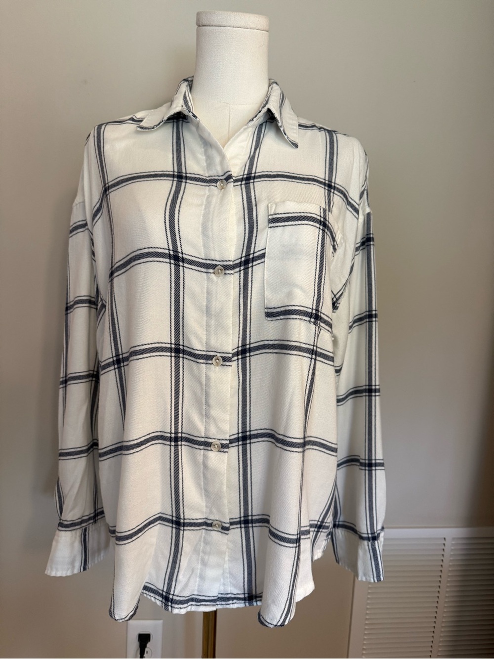 Altar'd State Women’s Cream Shirt Navy Plaid Stripes Soft Comfy Layering M